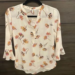 NWT Flowered Bell Sleeve Blouse Sz Xs
